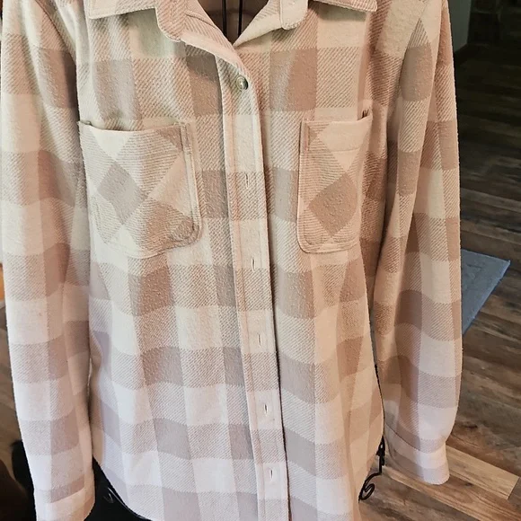 👚beachlunchlounge Taupe and White Plaid Flannel Shirt - Picture 3 of 7